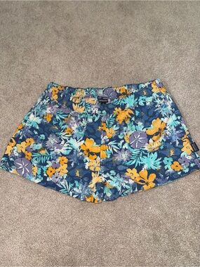 Patagonia Barely Baggies Shorts Women’s M Tropical Floral SP16 STY57041